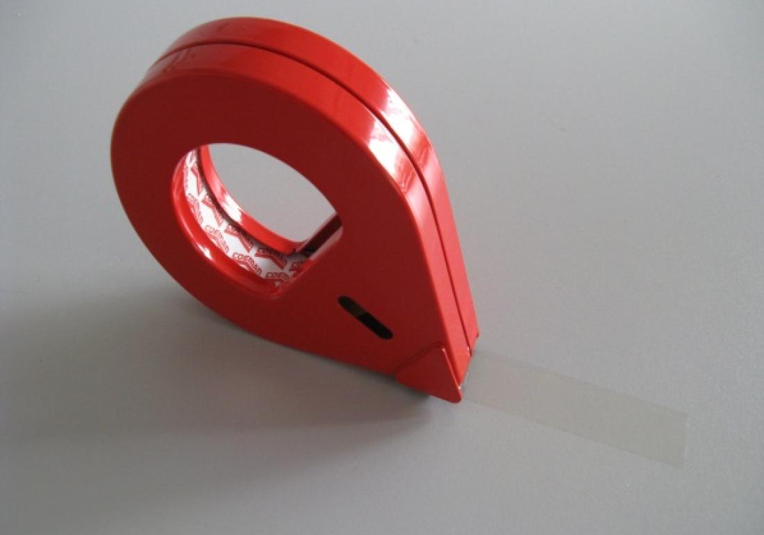 Metal, closed manual unwinder for tape